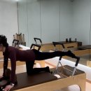소도구를 이용한 기초 필라테스 이미지