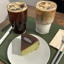 커피와 책이 있는 | 군자동 커피와 책이 있는 카페 책방고즈넉