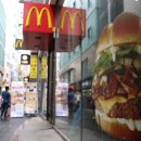 맥도날드 앞 보도 이미지