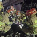 고개 숙인 소방대원...인명 살리지 못한 자책에 악플까지 ‘이중고’ 이미지