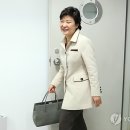 박근혜 당선인, '영세업체 수제품' 새 가방 구입 이미지