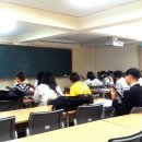 통통 튀는 통기타 연주 이미지