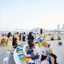 바닷가에서 이미지