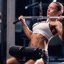 바벨과 사람 헬스클럽 이미지