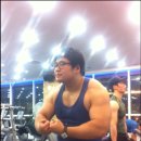 부족하지만 스탠딩 바벨컬 80kg 찍어봤습니다. 이미지