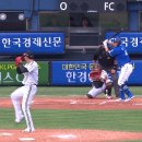 광주로 향하는 강민호의 솔로홈런.gif 이미지