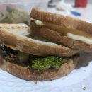 브로콜리 밑둥 볶음 샌드위치 이미지