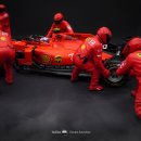 Bburago Formula 1 Ferrari SF90 Winner GP Italy Leclerc with Pit crew figure 이미지