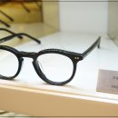 안경 파는 남자 이미지