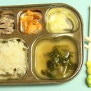 2월21일식단-녹두밥,배추김치,시금치된장국,돼지고기수육,양배추쌈 이미지