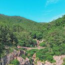 깎아지른 기암절벽🪨 사이로 떨어지는 웅장한 폭포수💦 경남 고성 #구절산 #폭포암﻿ 이미지