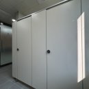 울주옹기종기도서관 | 울산 큐비클. 울주옹기종기도서관 화이트색상 화장실칸막이 시공.