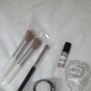 오색화장품 | 레어뷰티 엔라이튼 하이라이터, 칼레이도스 섀도우, 아워글래스 컨실러 소분 화장품 직구 발색 후기