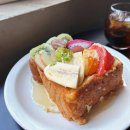 한빛상사 | 충무로 카페 | 간판없는 카페 과일 토스트 맛집 섬광