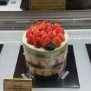 논란중인 43,000원 성심당 말차시루 VS 39,000원 파리바게뜨 ‘베리밤’ 이미지