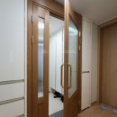 부천 중동 스타팰리움 | 부천 중동 스타팰리움 아파트 비대칭 양개도어 시공으로 달라진 현관 분위기