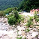 계곡속의바위집 이미지