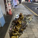 먹으려고 학교 가는 사람