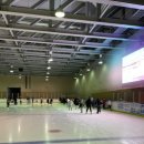 의창스포츠센터 빙상장 이미지