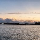 포구와 목선 이미지