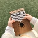 작은 엄지 피아노 칼림바 이미지