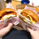 동네슈퍼 | 망포역 햄버거 슈퍼크리스피 치킨버거 동네사람 후기