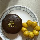 던킨도너츠 하남중앙미사역점 | [던킨도넛] 꿀고구마 츄이스티와 두바이 도넛 솔직후기 및 칼로리💫