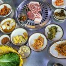 [제주흑돼지맛집]한경 오설록 맛집＜명리동식당＞본점, 흑돼지연탄구이, 끓인 멜젓에 두툼한 상추와 토속적인 곁반찬. 제주대표 밥상 이미지