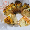 딸기도넛자두커피 | 수원 타임빌라스 랜디스 도넛 방문기🍩 스프링 어니언 도넛 + 딸기 필링 도넛 맛, 커피 솔직 후기