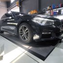 BMW G30 520D 브레이크 패드 경고등 점등으로 앞 브레이크 패드&패드 센서 교환&엔진오일 교환 에어필터 교환하였습니다. 이미지