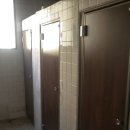 세월의 흔적이 묻어나 있는 서울시 서초구 상가 화장실 큐비클 교체(LPM화장실칸막이) 이미지