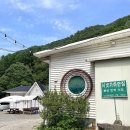 시냇가 하얀집 이미지