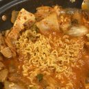 과천중앙빌딩 | 과천김치찌개 | 두툼한 돼지목살이 한가득, 가성비 한식 신상맛집! 백채김치찌개 과천중앙점