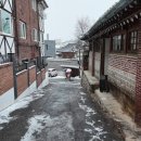 아늑한 분위기의 북촌한옥마을 카페 더리빙룸 at 북촌빈관