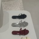 사뿐 테로슈 리본 스트랩 슬리퍼 실버. 멍은 들었지만 예쁜걸 어떡해.