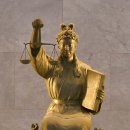 尹 전 대통령 재판과 눈가리개 벗은 '정의의 여신 이미지