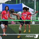 제13회 포항국제불빛축제 여자들의 족구대회-(포항=뉴스1) 이미지