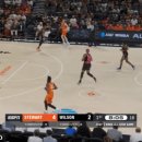 WNBA 올스타전 - 브리트니 그라이너의 덩크슛 2개.gif 이미지