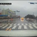 어린이를 태운 승합차의 몰상식 운전 이미지