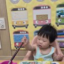 붓을 잡고 물 그림 그려요~~ 이미지