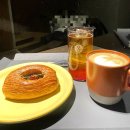 카페] 옹근달 : 맛있는 빵, 케이크가 가득 있는 베이커리 카페 / 카페붸르, 피치우롱티, 무화과둥지 후기