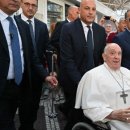 교황, 제멜리 종합병원 퇴원… 그리스 해안 난민 선박 침몰 참사에 “너무나도 큰 슬픔” 이미지