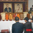 박근혜 추종자들..박정희는 반인반신(半人半神)" `신격화` 이미지