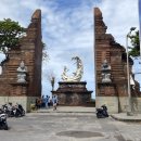발리 꾸따 비치 게이트(Kuta Beach Gate)주변의 꾸따 풍경 이미지