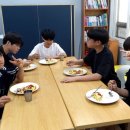 중학교 1학년 희망이가 전도한 친구들(오민준, 이호성, 황시우, 황지우)이 주일예배 후 맛있게 점심식사를~~^^(2023.5.21) 이미지