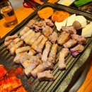 상일동역 맛집 농부의꿈 초벌되어 나오는 넓은 고기집