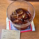 아우토에이드 | [수원 행궁동] 브루잉커피 맛집 아우토그라프커피 화서문점 아늑한 서재와 액자같은 창 너머의 풍경