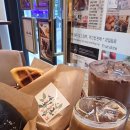 카페블루오션 | 해운대 필수코스 카페 해운대 1994 먹물소금빵 해운대블루오션커피 후기