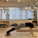 집에서 따라할 수 있는 소도구 필라테스 이미지