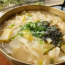 뜰안에 칼국수 이미지